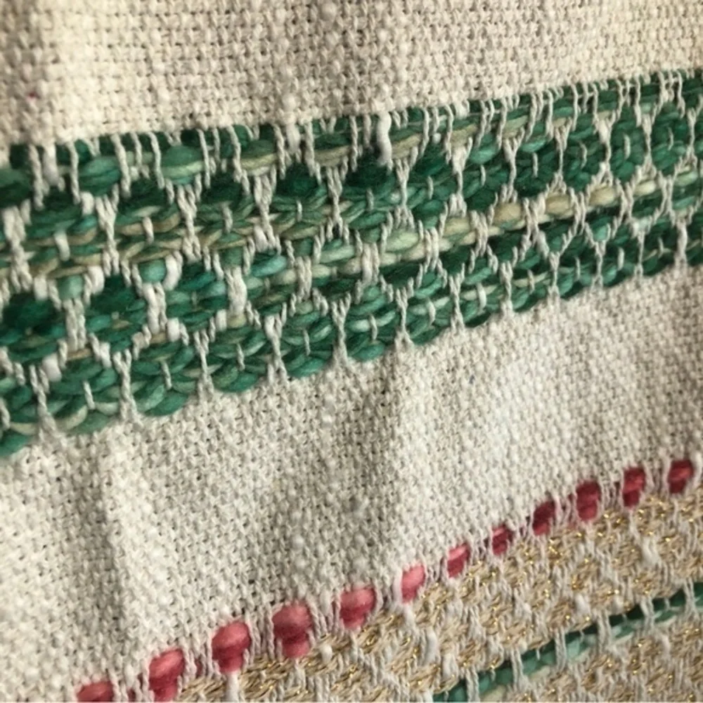 Cherished Traditions tasseled ivory‎ throw 50x70
